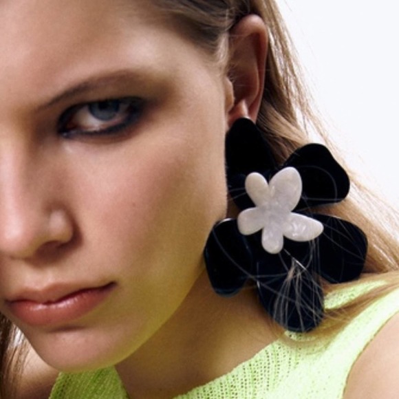 Zara Jewelry - NEW Floral Statement Earrings